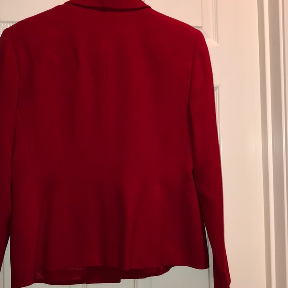 *24 hour SALE*Beautiful Red Kasper 2 pc suit - Picture 4 of 4